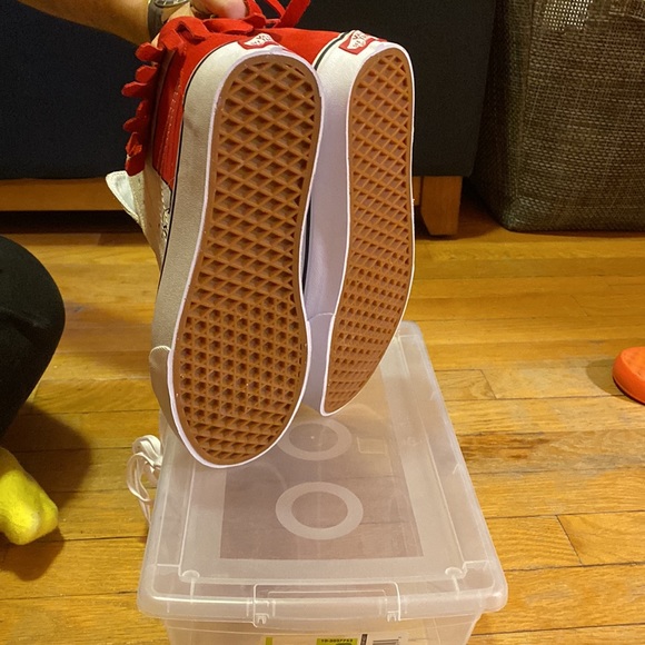 Vans Peanuts skate high. Brand new. Snoopy. Size 8.5 - Picture 3 of 4